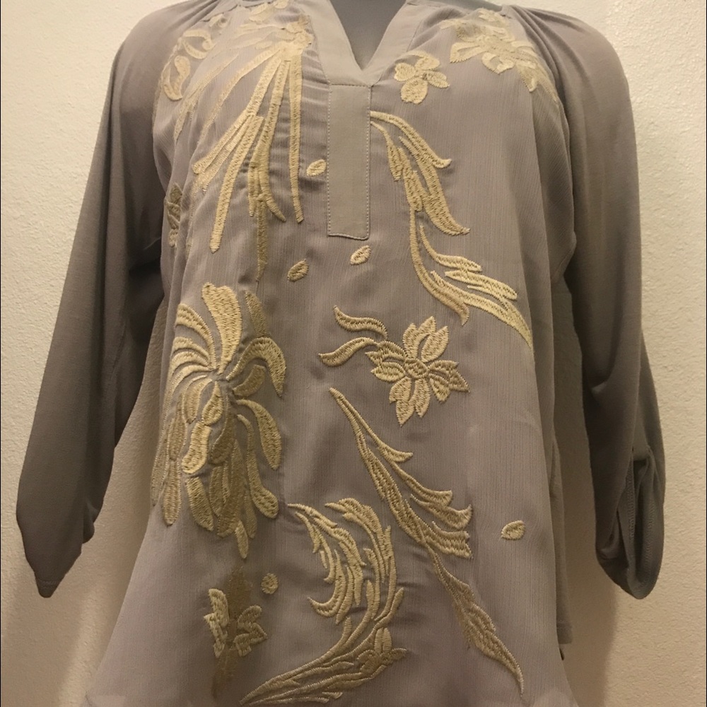 Anthropologie TINY V-Neck Sz Medium